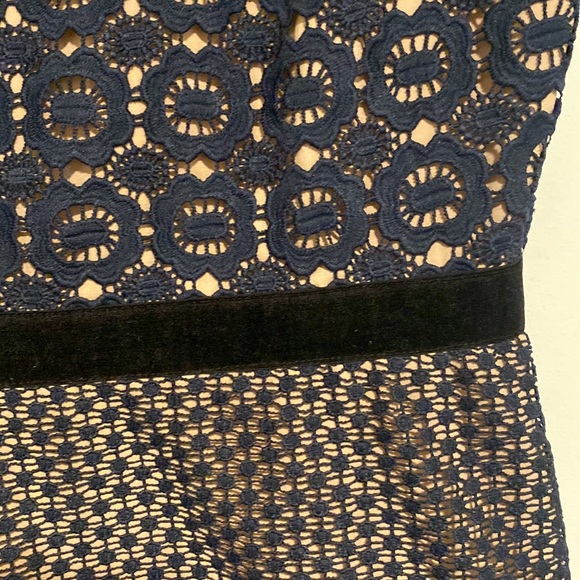 Chelsea28 lace dress - Picture 4 of 7